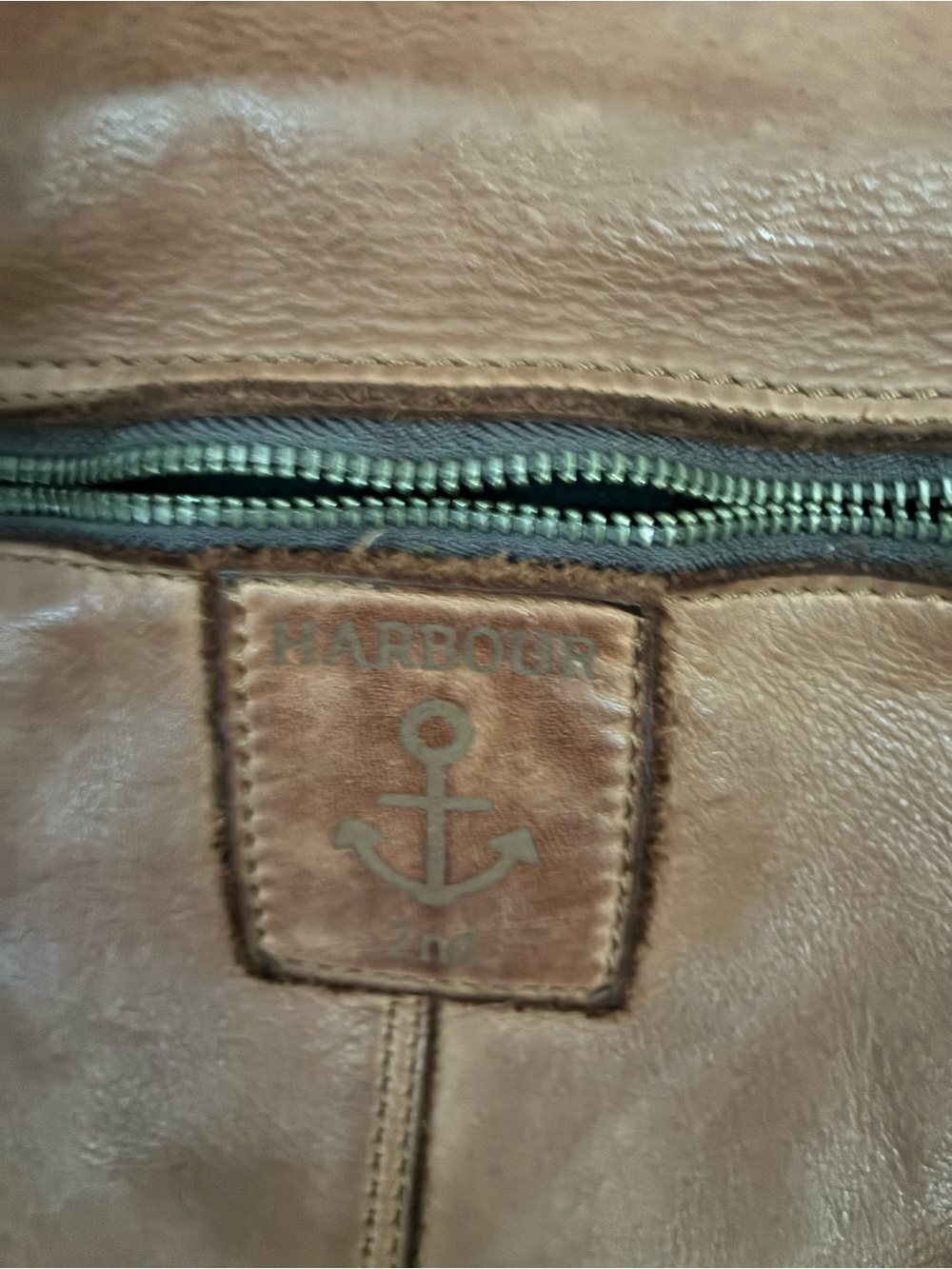 Men's Leather Messenger Bag in Rust Brown - Classic Crossbody - Picture 4 of 10
